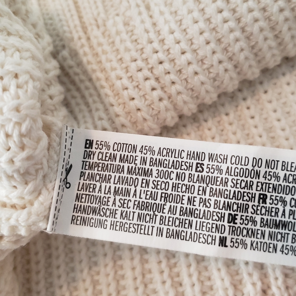 Cozy 🤍 Turtleneck - Picture 5 of 6